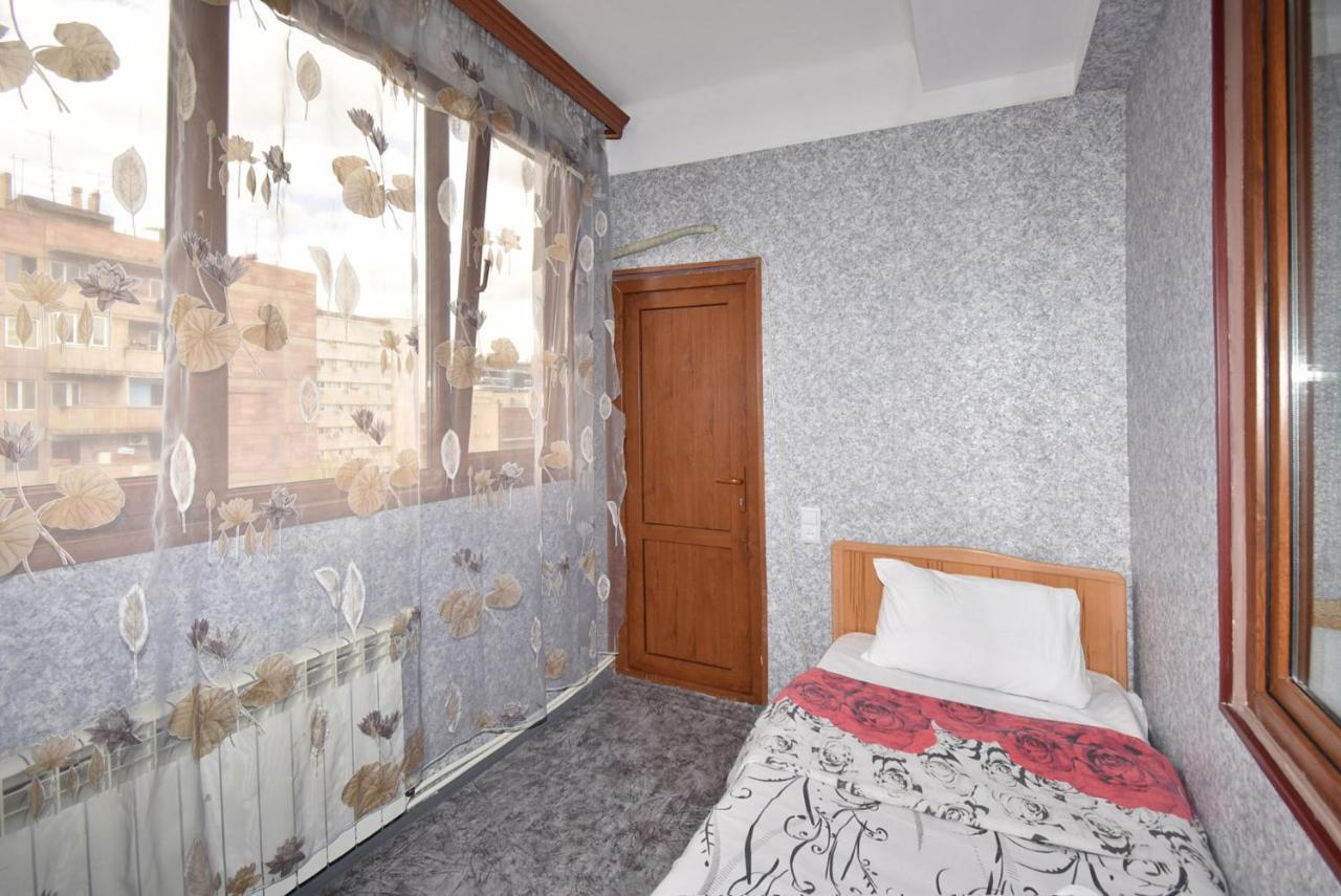 Amigo Apartment In The Centre Yerevan Exterior photo